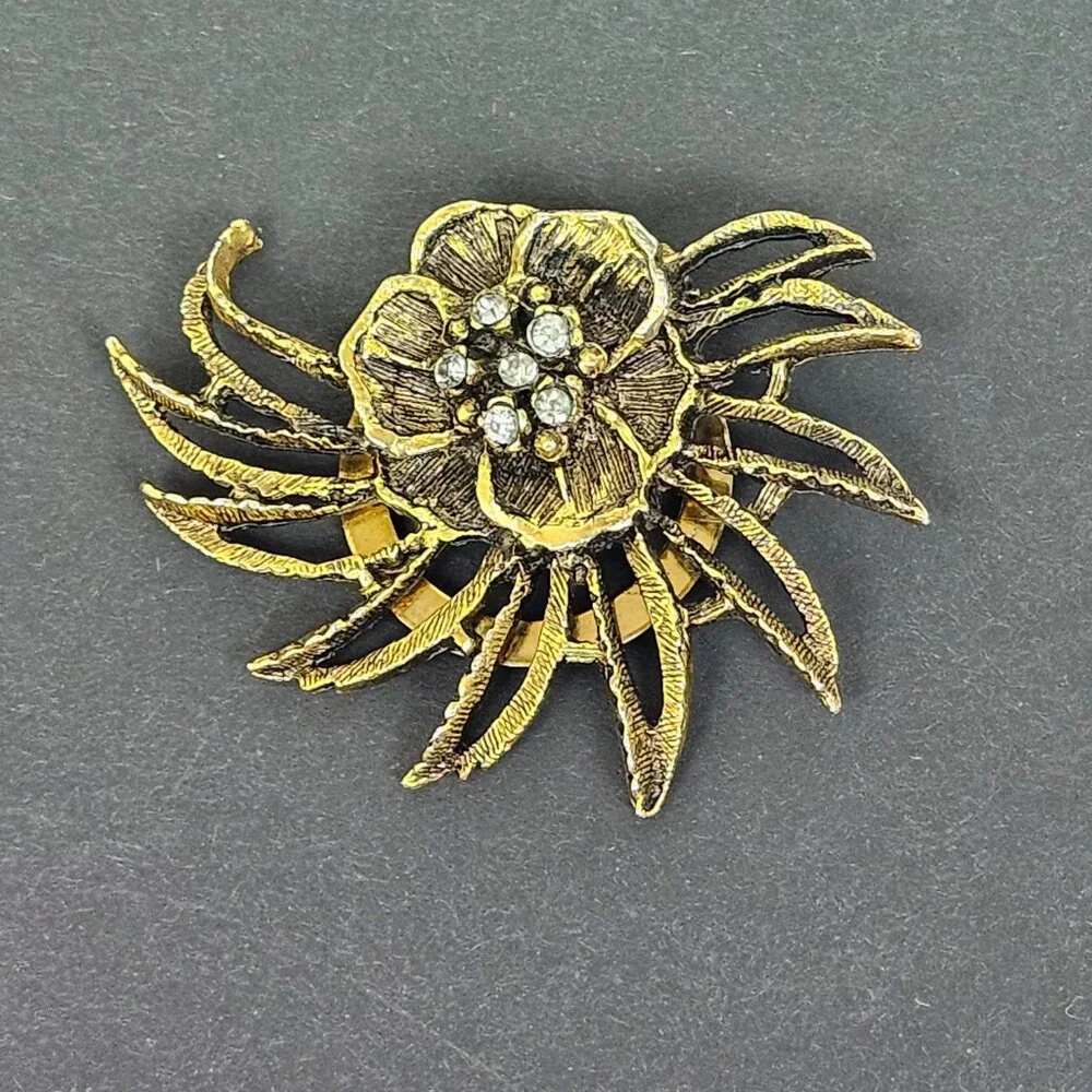 Vintage Gold‎ Tone Scarf Clip Signed Karma Flower Rhinestone Layered Textured